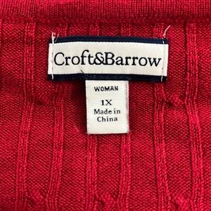 Croft and barrow, woman Cableknit sweater, used but in great condition.